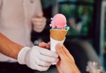 വേനല്ചൂടും ഉത്സവവും; വിപണി കീഴടക്കി ഐസ്ക്രീമുകള്; വില്പന പൊടിപൊടിക്കുന്നു