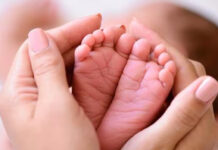 ഒരു വയസ്സുള്ള മകളെ ശ്വാസം മുട്ടിച്ച് കൊലപ്പെടുത്തിയെന്ന് അമ്മയുടെ കുറ്റസമ്മതം; കുഞ്ഞിനെ കണ്ടെത്തിയത് കട്ടിലില് ചലനമറ്റ നിലയില്; യുവതി കസ്റ്റഡിയില്