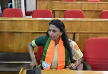 പോക്സോ കേസ് റദ്ദാക്കണമെന്ന് ആവശ്യപ്പെട്ട് ആര്.ശ്രീലേഖ ഹൈക്കോടതിയില്; കേസ് നിലനില്ക്കില്ലെന്ന് ഹര്ജിയില്; പൊലീസിനോട് റിപ്പോര്ട്ട് തേടി