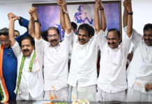 മുഖ്യമന്ത്രി ചര്ച്ച ആരംഭിക്കുന്നു; ഹൈക്കമാന്ഡ് നിരീക്ഷകര് തലസ്ഥാനത്ത്; വ്യാഴാഴ്ച നിയമസഭാകക്ഷി യോഗം